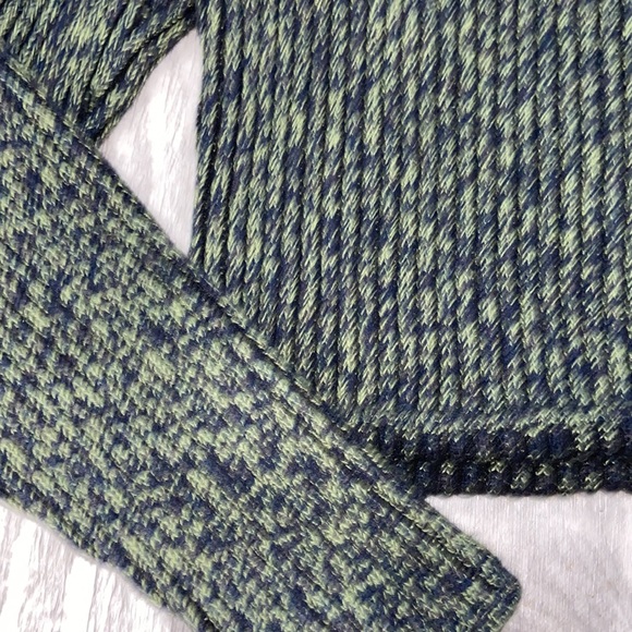 LULULEMON BLACK/GREEN Cropped Mock Turtleneck Sweater LIKE NEW - Picture 4 of 8